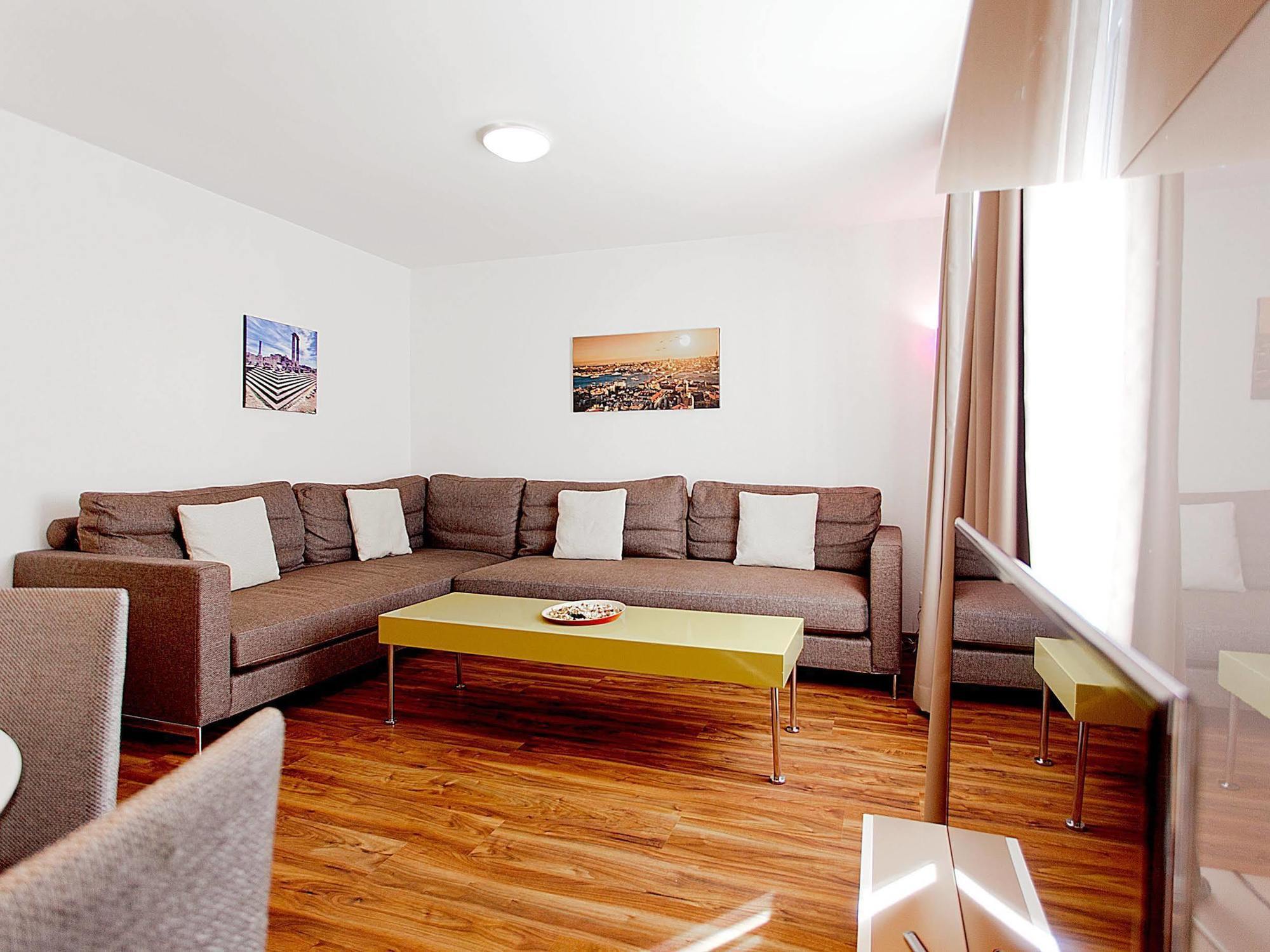 Premium Apartments By Livingdowntown Zúrich Exterior foto