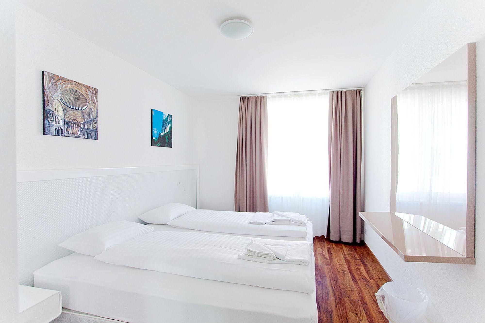 Premium Apartments By Livingdowntown Zúrich Exterior foto